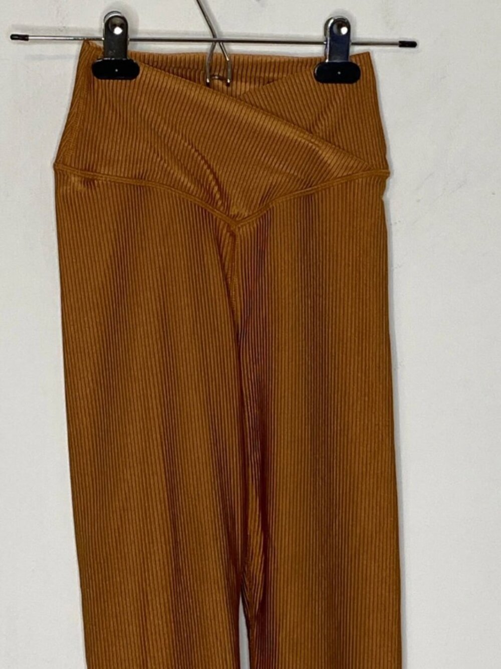 Offline by Aerie Pleated Leggings Size X-Small Ribbed High Rise Shiny Orange - Picture 3 of 9